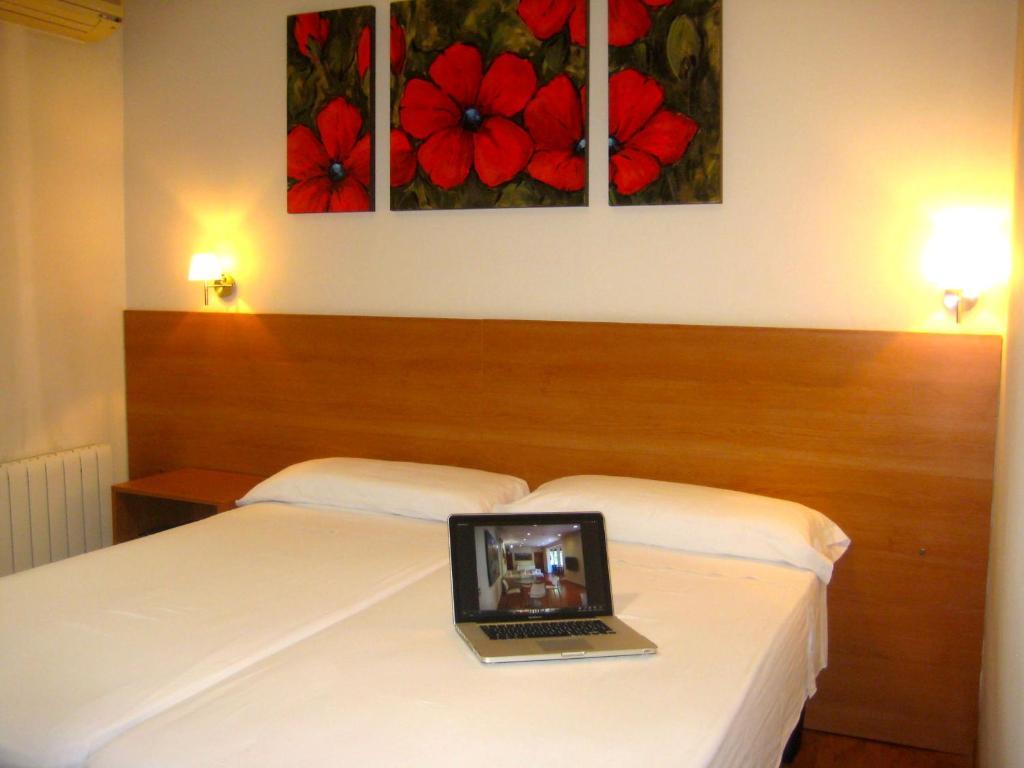Hostal Madrazo Барселона Экстерьер фото